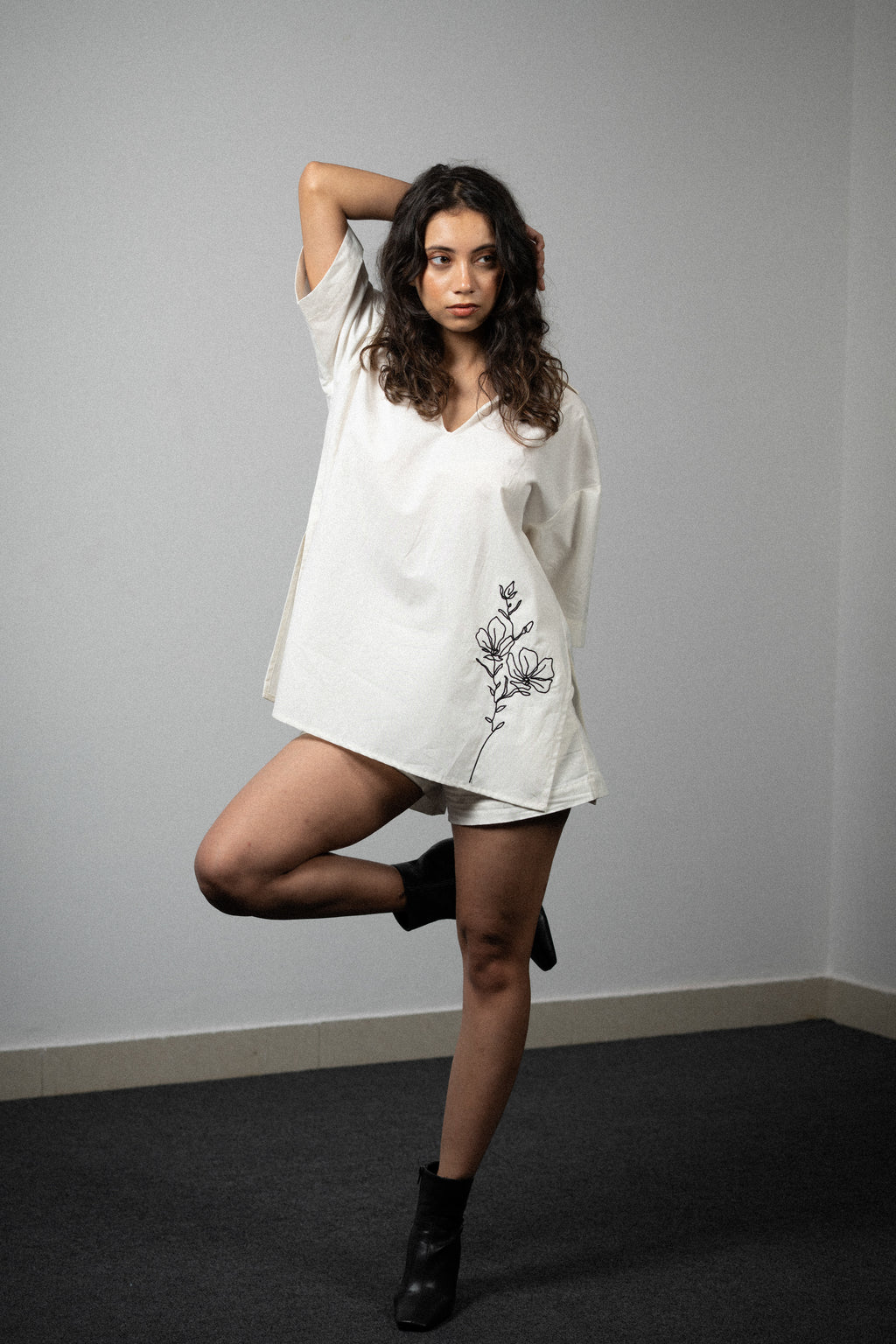 THE ONE LINE EMBROIDERED SHIRT