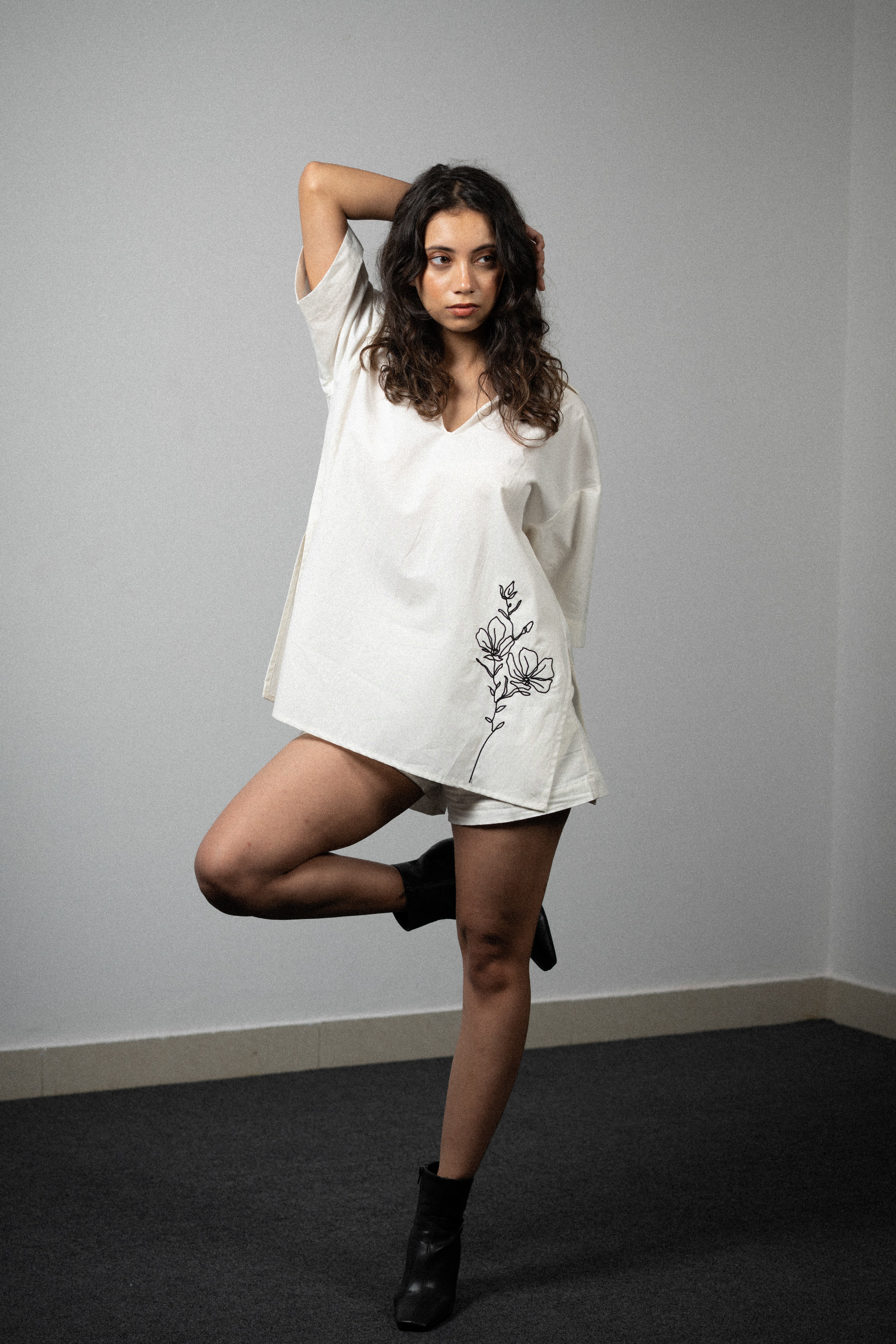 THE ONE LINE EMBROIDERED SHIRT